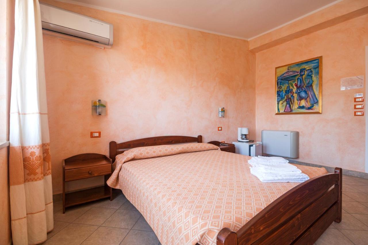 Melalidone Hotell Orosei Exteriör bild